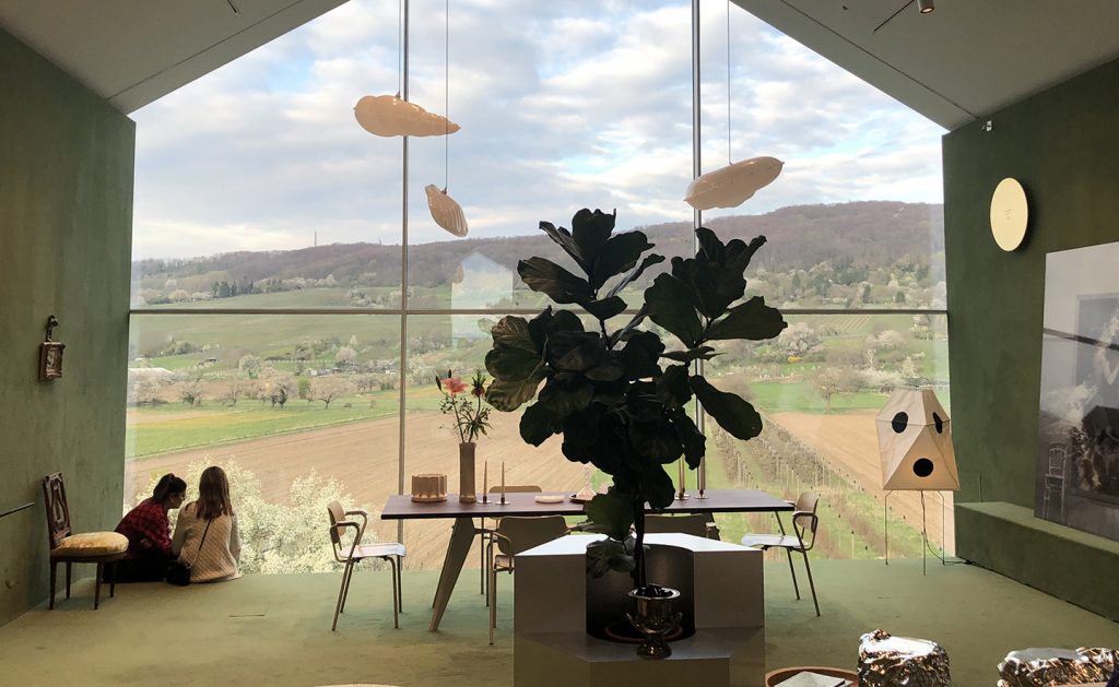 VitraHaus von Herzog & de Meuron in der Landschaft in Weil am Rhein